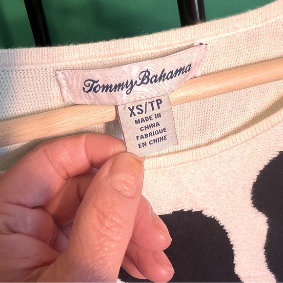 Tommy Bahama XS Black & White Design good for S/M Soft two-third Sleeve - Picture 5 of 10